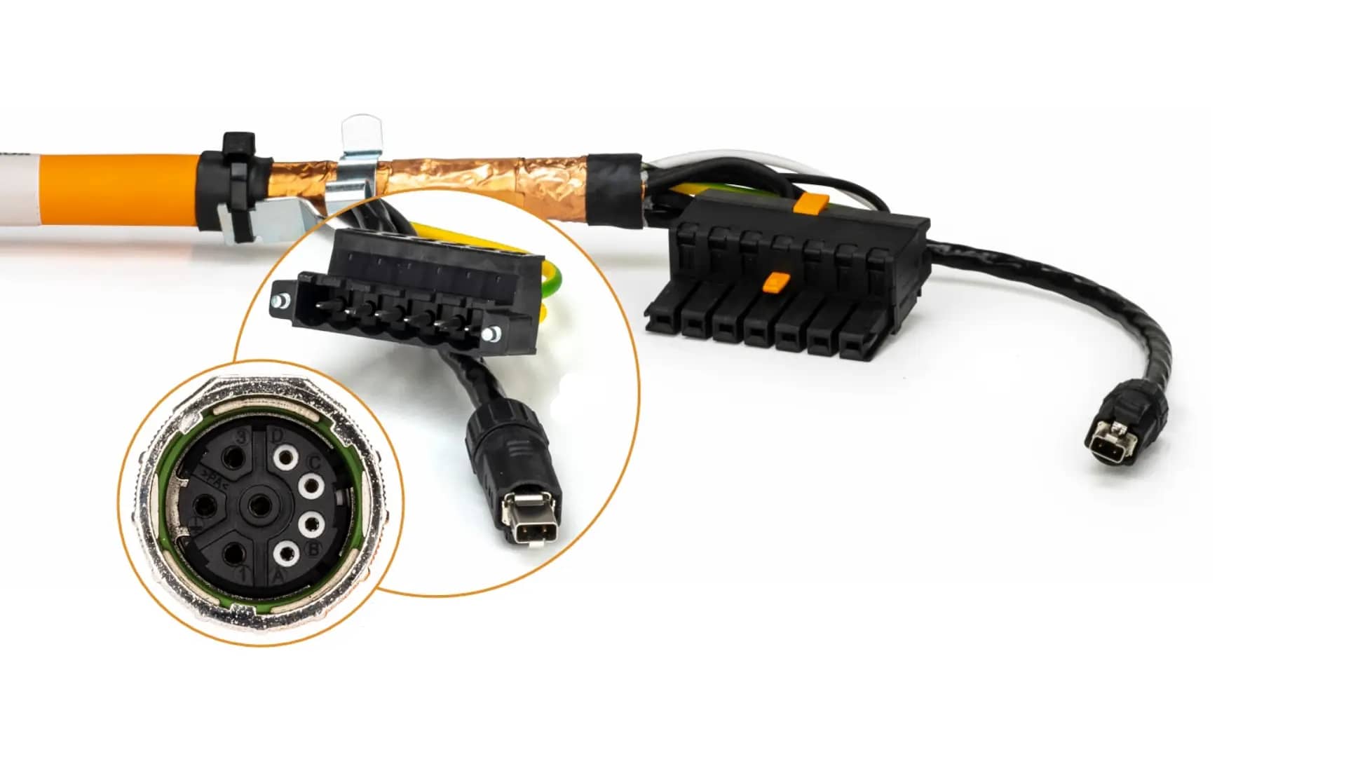 A Single Cable Technology egyetlen kábelben egyesíti a teljesítményátvitelt és a visszacsatolást, csökkentve a kábelezési komplexitást, a szerelési időt és a hibalehetőségeket a motion control rendszerekben.
