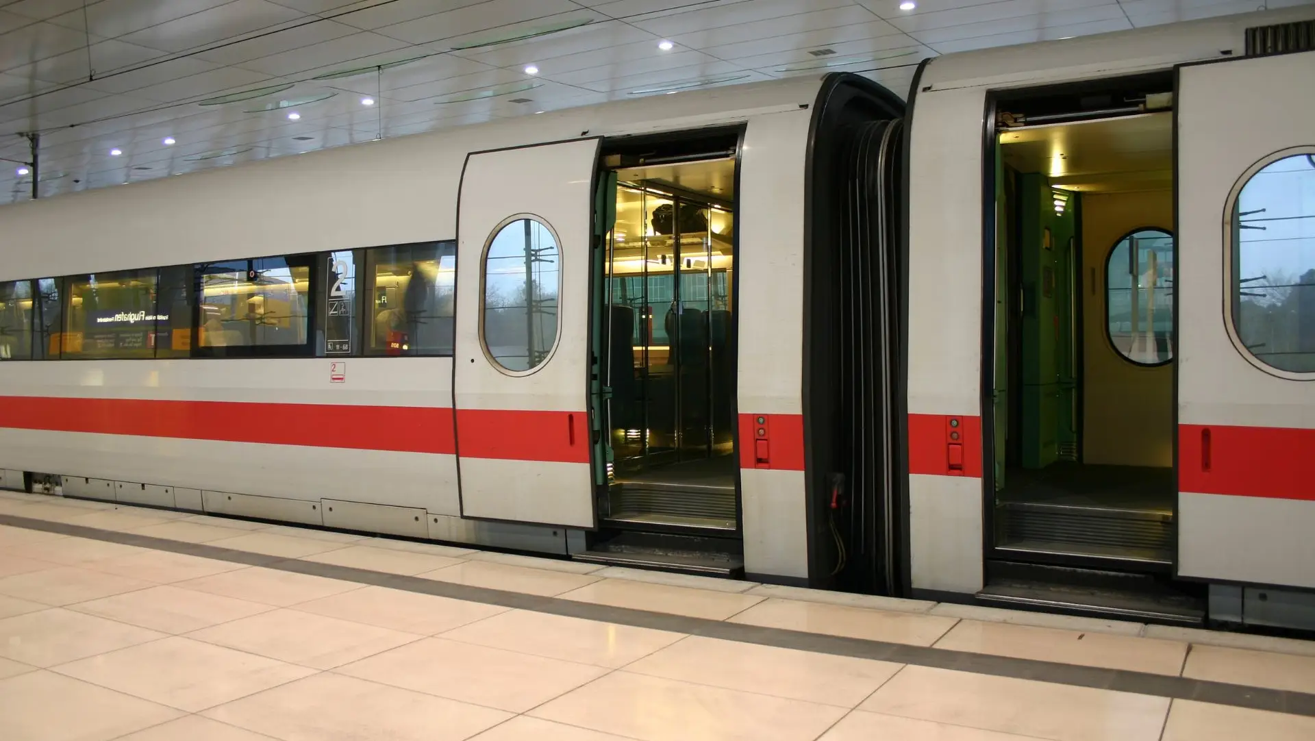 What-role-do-miniature-dampers-play-in-the-performance-of-sliding-doors-on-trains-BIBUS-France